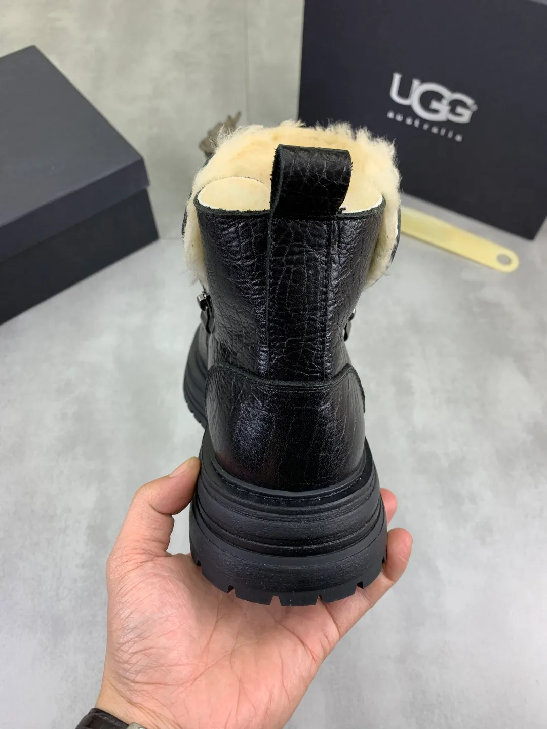 Men's men's shoes 💰P660 New arrival 🆕🆕🆕 IUGGI Men's British retro Martin boots Winter new men's outdoor hiking boots First layer of cowhide on the outside and wool on the inside Comfortable and warm Rubber sole sole Non-slip and firm Trendy and fashionable Casual and versatile Size: 38-44 (45 customized) Color: three colors